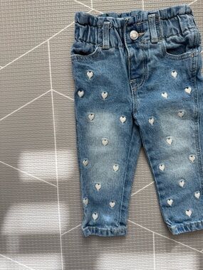 Gap|Baby girl denim,White Heart Embroidered Kids Jeans,stretch waist 6-12M•••